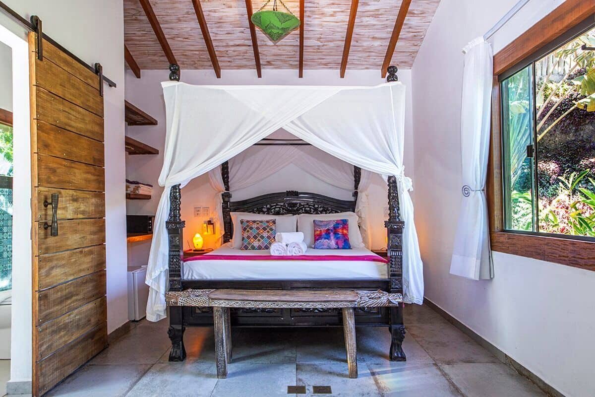 Double Chalet with Balcony and Indoor Hot Tub | เครื่องนอนระดับพรีเมียม, มินิบาร์, ตู้นิรภัยในห้องพัก, ผ้าม่านกันแสง