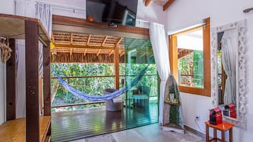 Double Chalet with Balcony and Indoor Hot Tub | 客房景觀
