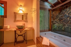 Jetted bathtub - Hotel Vila Kebaya (Ilhabela)