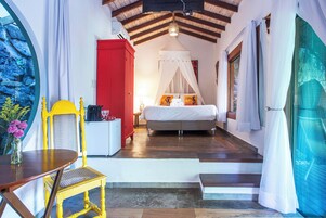 Ropa de cama de alta calidad y minibar 