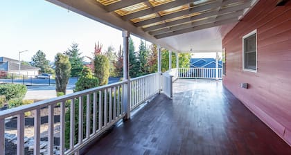 Happy Valley Bright Urban House