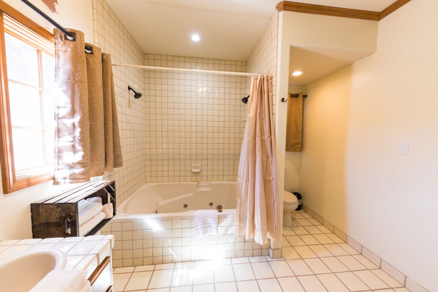 royal suite, 1 king bed, non smoking | bathroom | combined shower/bathtub, jetted bath, towels