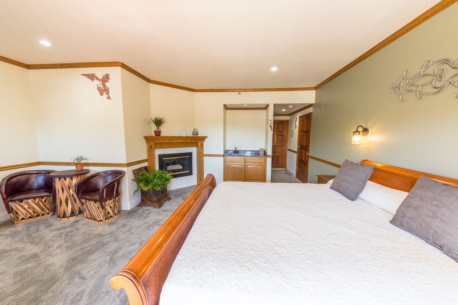 deluxe room, 1 king bed with sofa bed, non smoking | tempur-pedic beds, iron/ironing board, wheelchair access