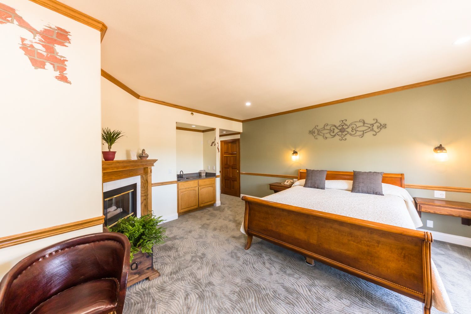 deluxe room, 1 king bed with sofa bed, non smoking | tempur-pedic beds, iron/ironing board, wheelchair access