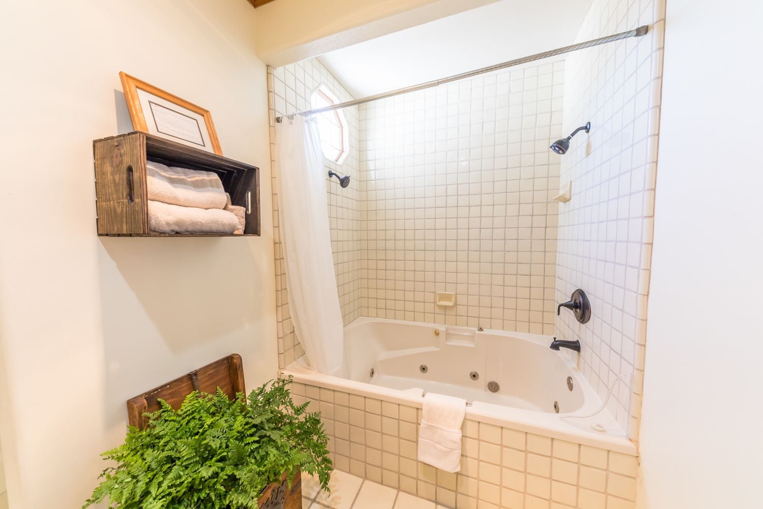 royal suite, 1 king bed, non smoking | bathroom | combined shower/bathtub, jetted bath, towels