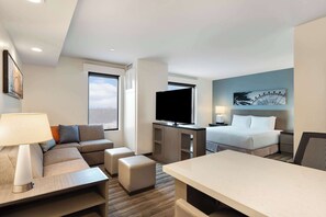 Safe på rommet, individuelt dekorert, individuelt innredet og skrivebord