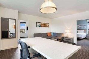 Safe på rommet, individuelt dekorert, individuelt innredet og skrivebord