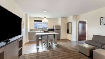 In-room safe, individually decorated, individually furnished, desk