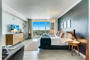 Stunning City View Studio in Coconut Grove | Premium bedding, in-room safe, individually decorated
