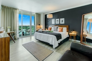 Stunning City View Studio in Coconut Grove | Premium bedding, in-room safe, individually decorated