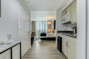 Studio, quang cảnh thành phố (in Coconut Grove) | Bộ đồ giường cao cấp, két bảo mật tại phòng, trang trí khác biệt 