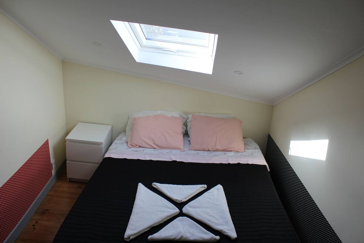 Blackout curtains, free WiFi, bed sheets