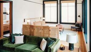 套房, 1 張特大雙人床 (Gallery) | 義大利 Frette 床單、高級寢 具、迷你吧、客房內保險箱