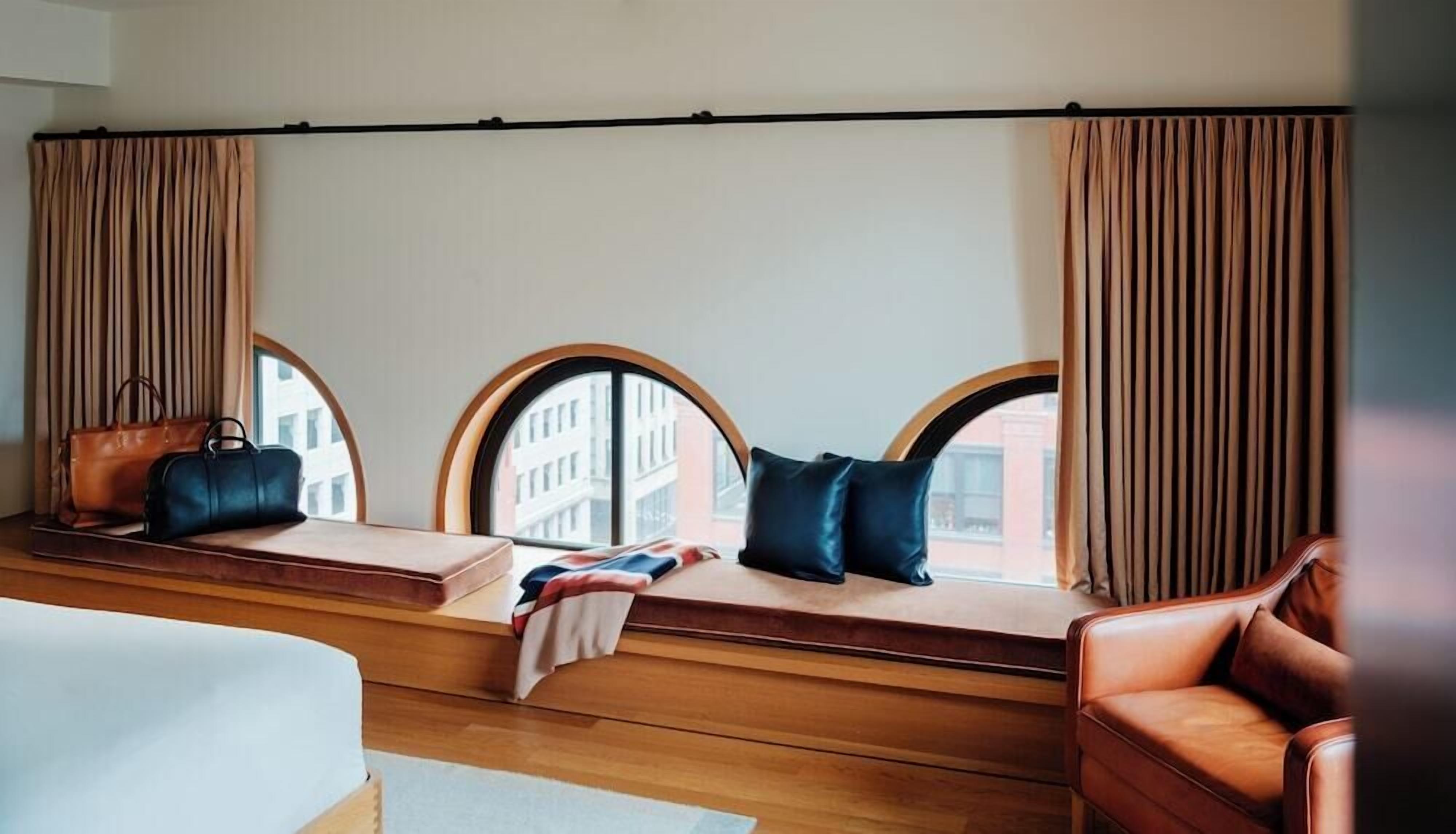 Frette Italian sheets, premium bedding, minibar, in-room safe