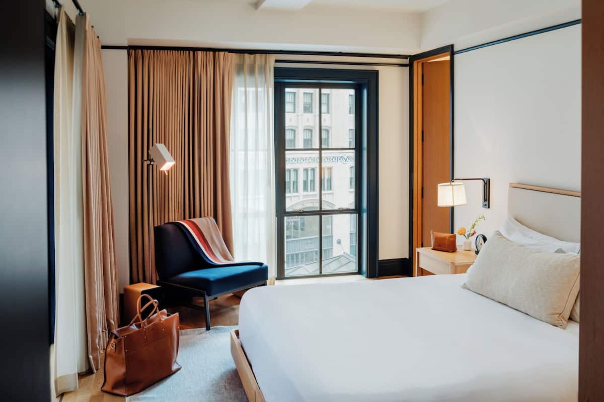 Room, 1 King Bed (Cass)