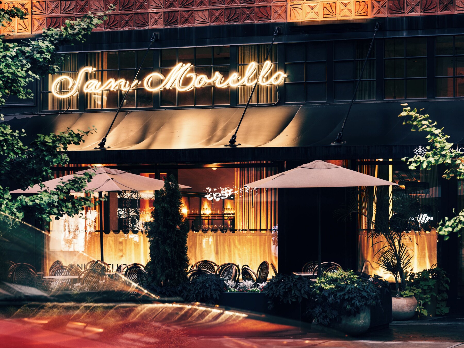 4 restaurants; breakfast, lunch, and dinner served