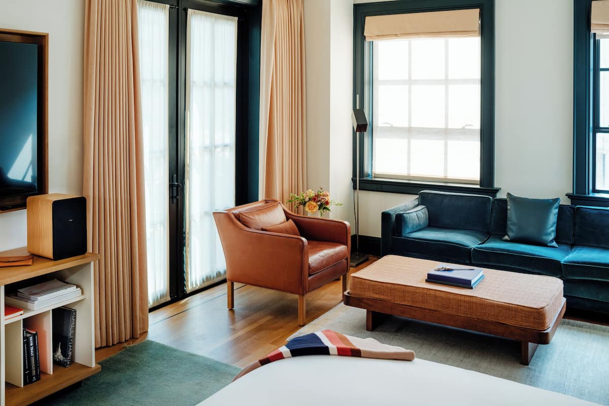 Room, 1 King Bed, Terrace (Den)