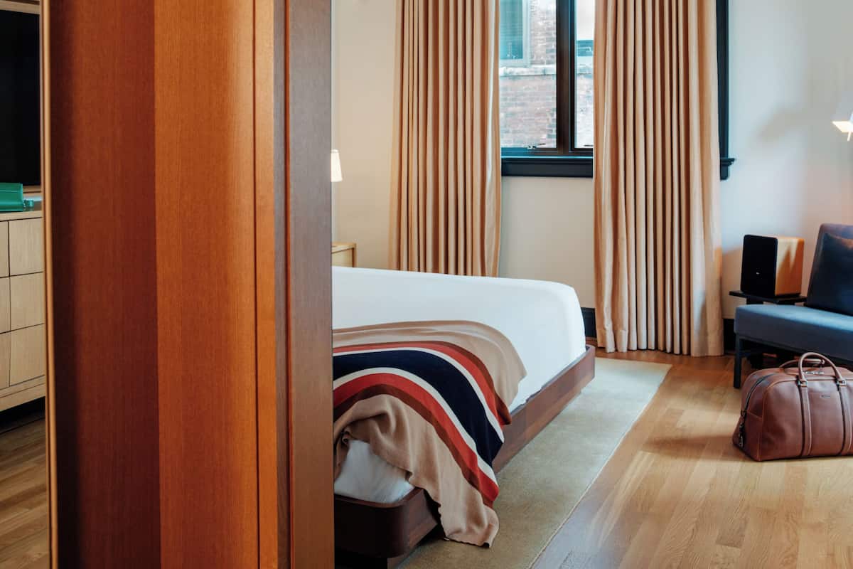 義大利 Frette 床單、高級寢具、迷你吧、客房內保險箱