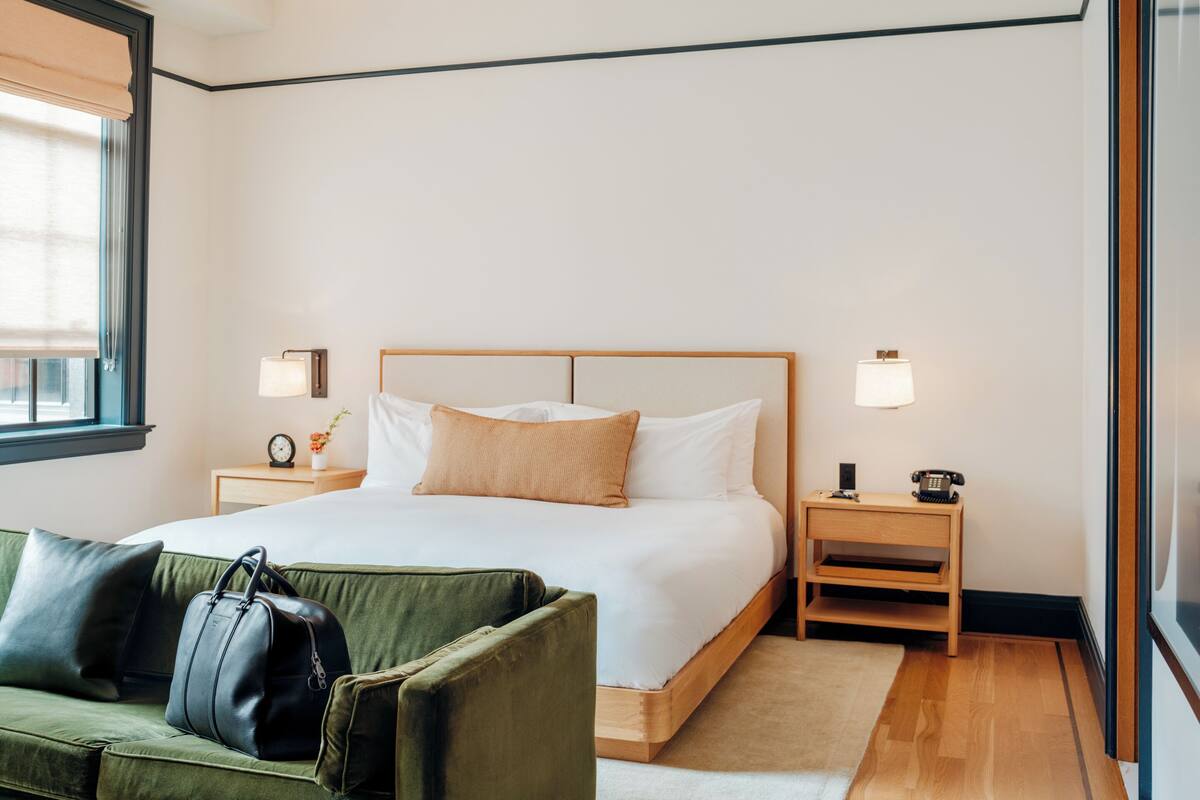客房, 1 張特大雙人床 (Cass, 1 King Bed) | 義大利 Frette 床單、高級寢具、迷你吧、客房內保險箱