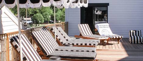 Seasonal outdoor pool, open 9:00 AM to 8:00 PM, cabanas (surcharge)