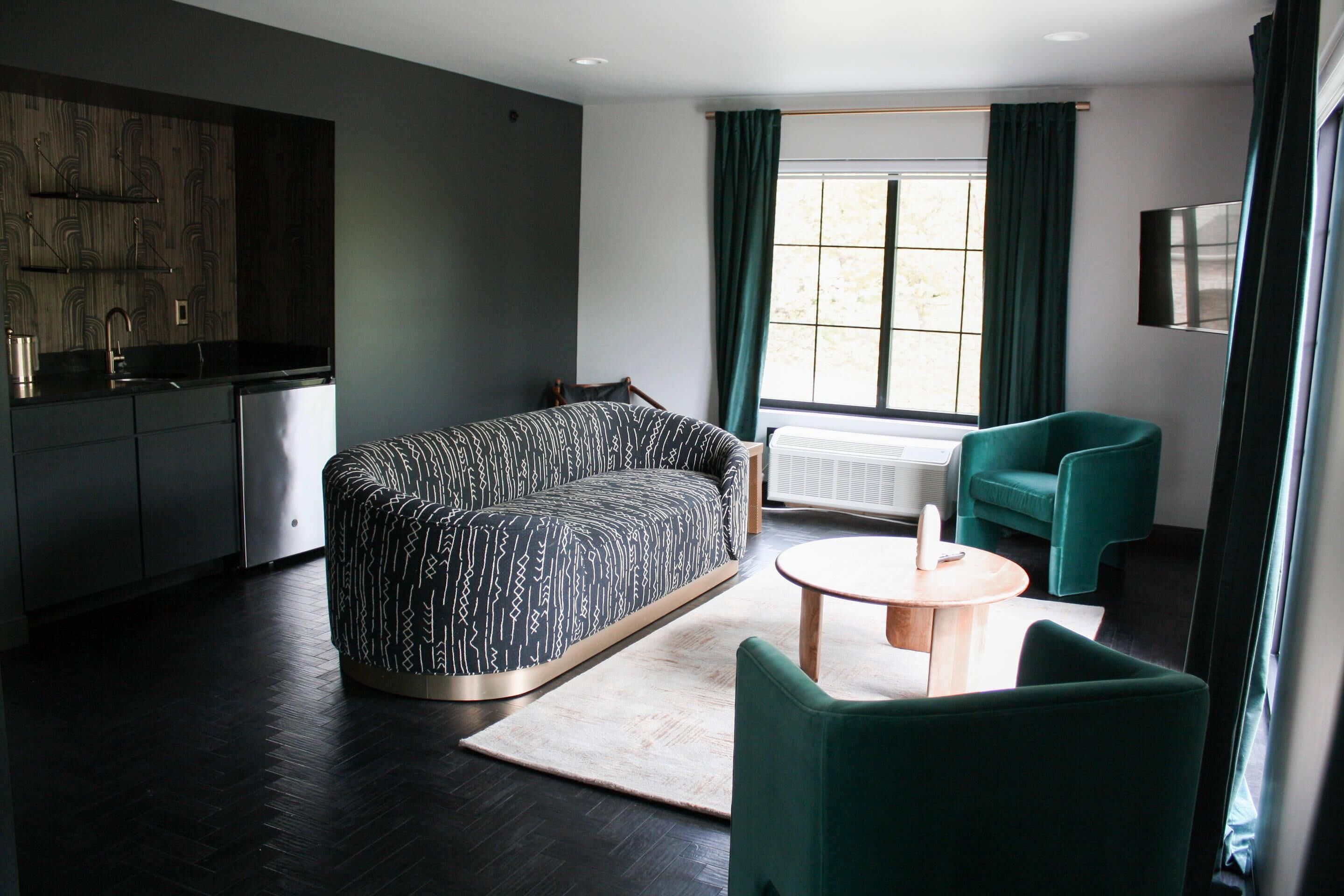 Suite, 1 kingsize bed, niet-roken | Luxe beddengoed, donsdekens, pillowtop-bedden, individueel gedecoreerd