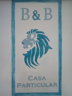 A logo with a lion's head and the text "B&B CASA PARTICULAR". - B&B El Leon Azul Habana Vieja (Havana)