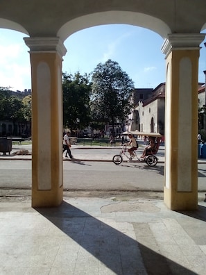 A public square with a central open area, surrounded by buildings with classical architecture. - B&B El Leon Azul Habana Vieja (Havana)