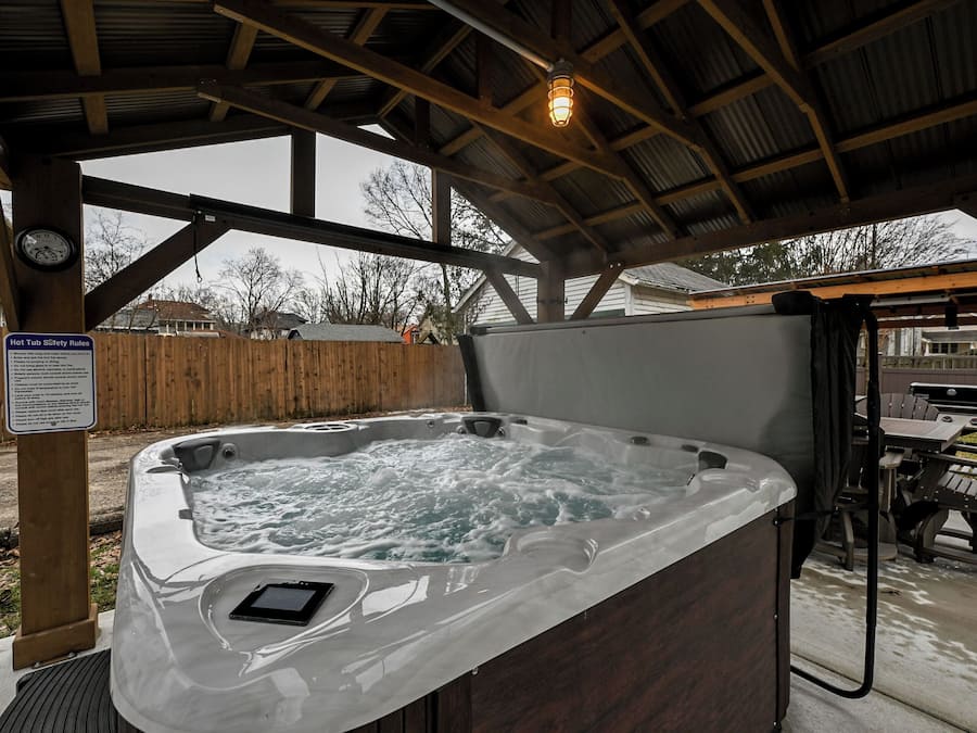 Outdoor spa tub