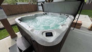 Baignoire à remous extérieure