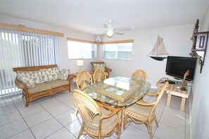 Traditional Apartment, Multiple Beds, Non Smoking | Free WiFi - Breezeway (Marathon)