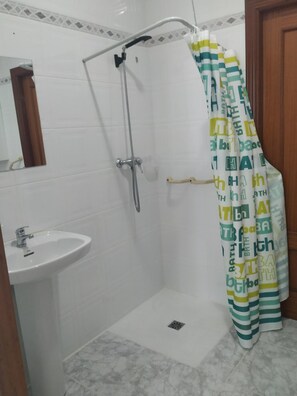 Bathtub - Albergue Ciudad del Doncel (Siguenza)