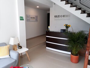 Reception - Kalos Meraki Apartasuites (Bogotá)