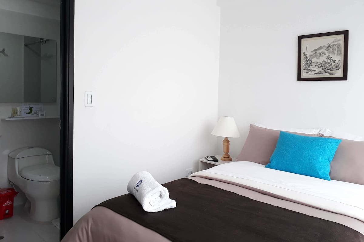 1 bedroom, premium bedding, down comforters, minibar
