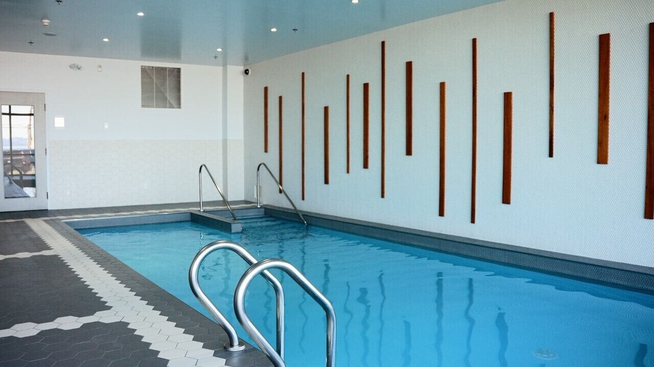 indoor pool, open 7:00 am to 10:00 pm, pool loungers