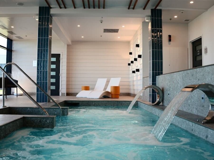 Indoor spa tub