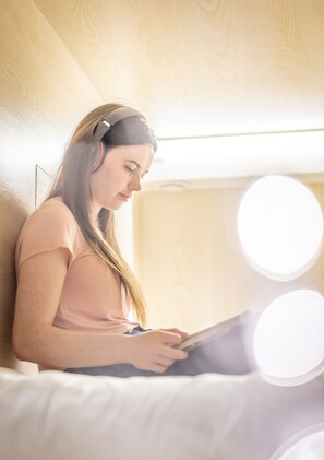 In-room safe, blackout drapes, free WiFi, bed sheets - Panda Pod Hotel (Richmond)