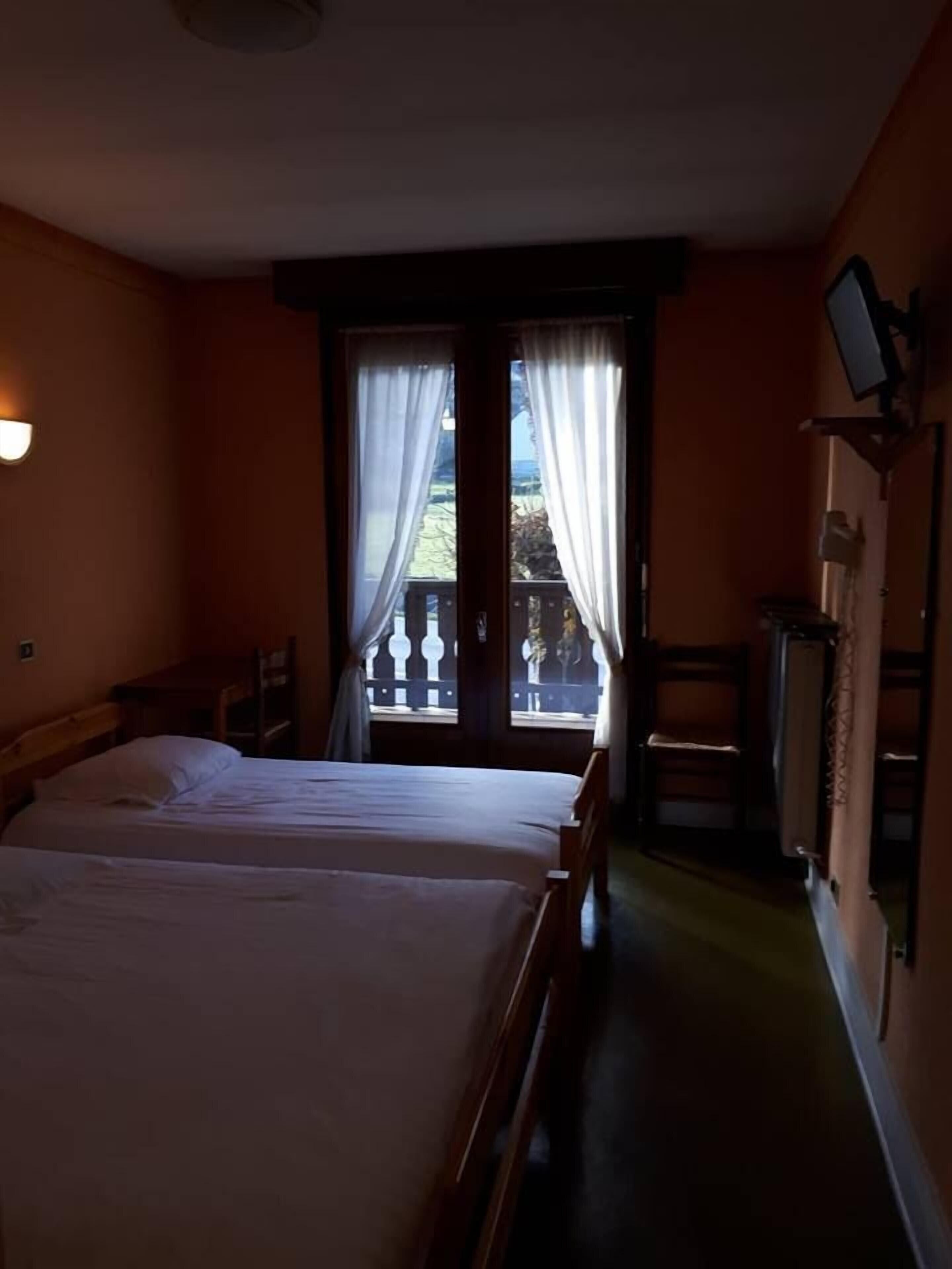 7 bedrooms, individually decorated, individually furnished