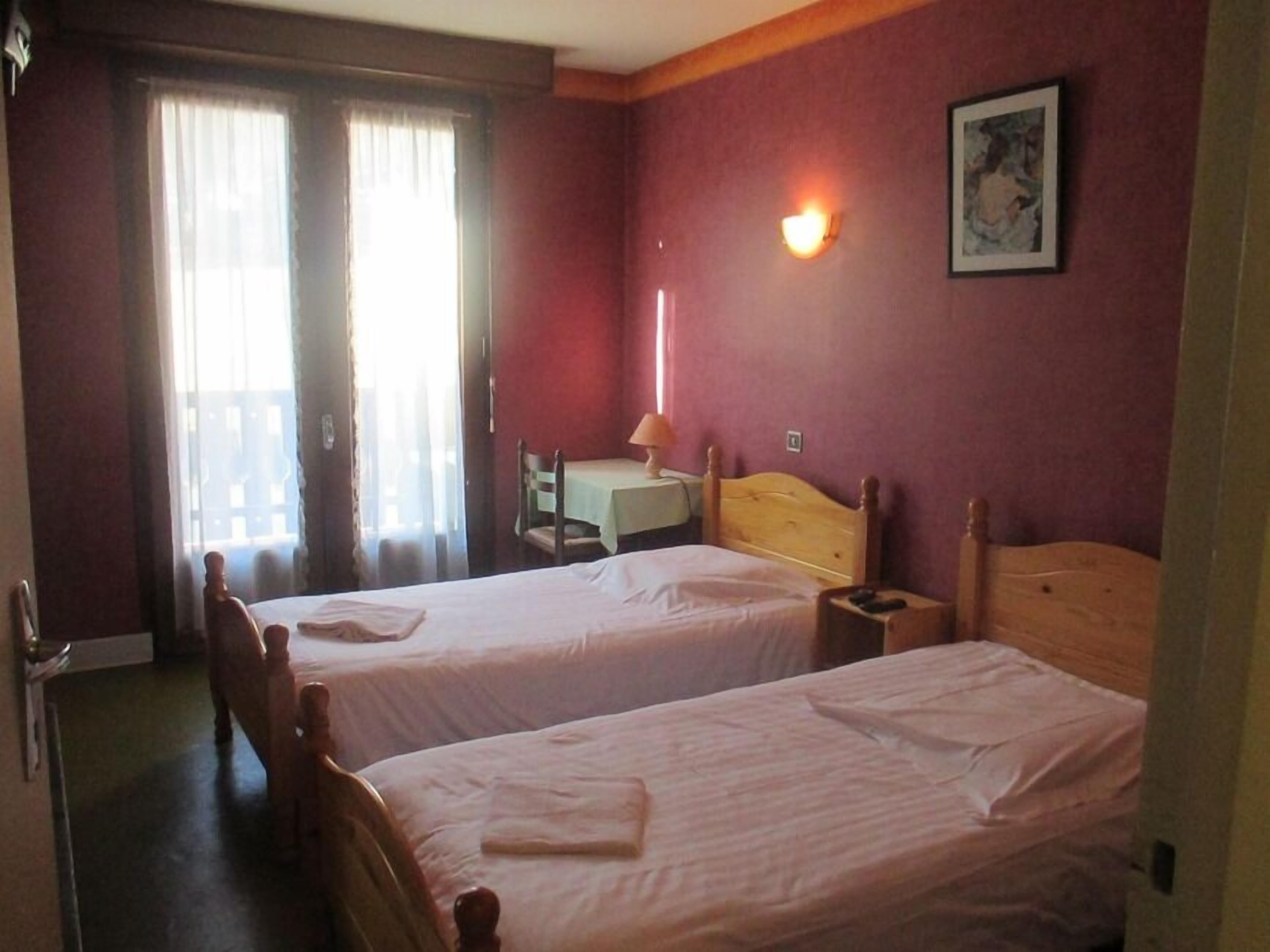 7 bedrooms, individually decorated, individually furnished