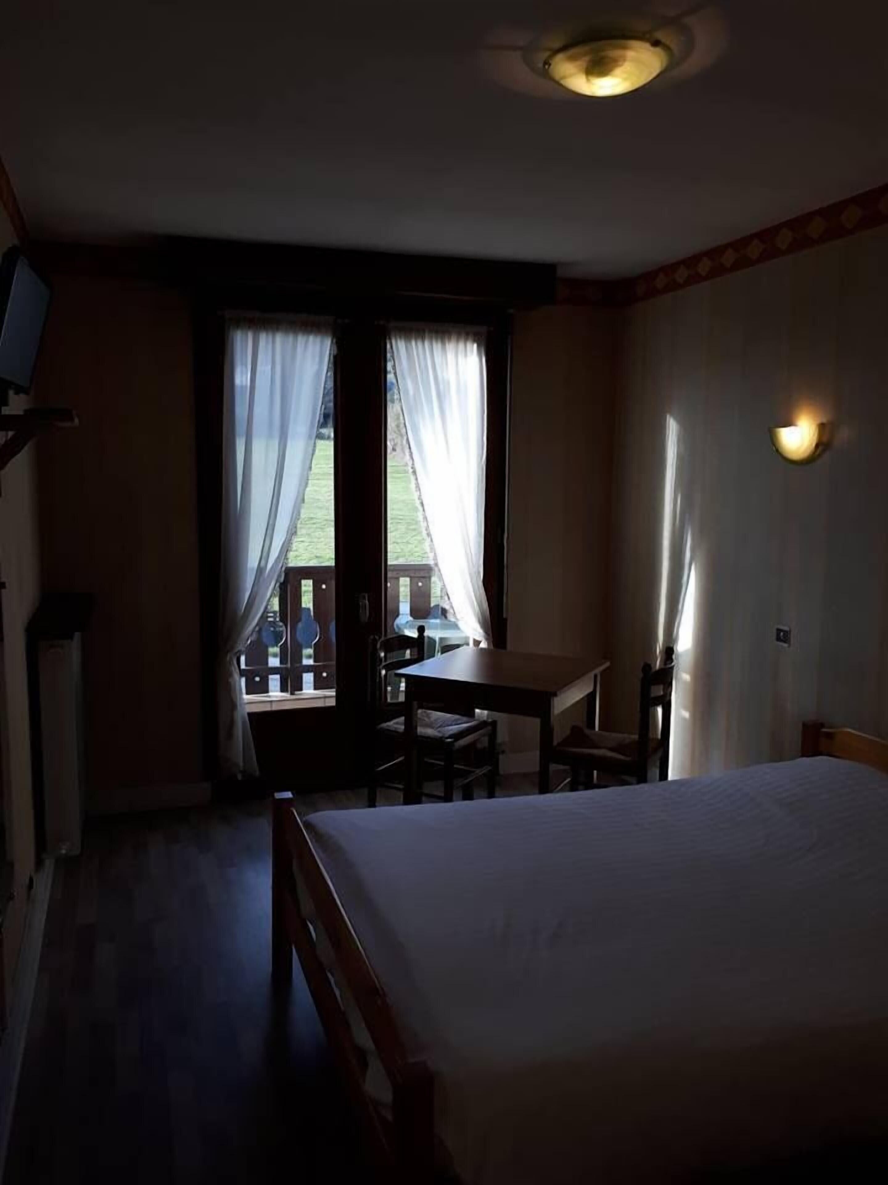 7 bedrooms, individually decorated, individually furnished