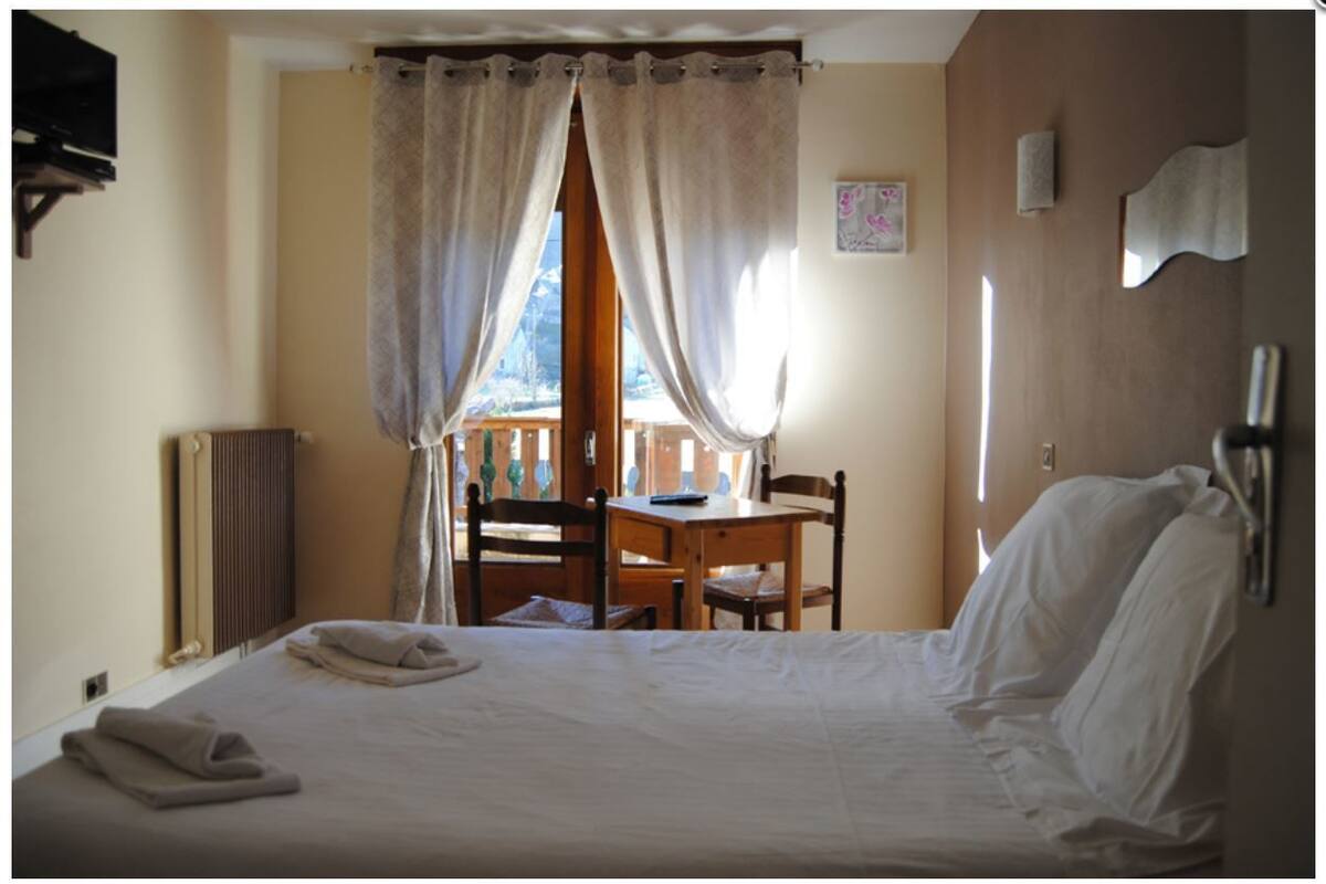 double room, 1 double bed, non smoking (1) | 7 bedrooms, individually decorated, individually furnished