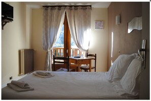 Double Room, 1 Double Bed, Non Smoking (1) | 7 bedrooms, individually decorated, individually furnished