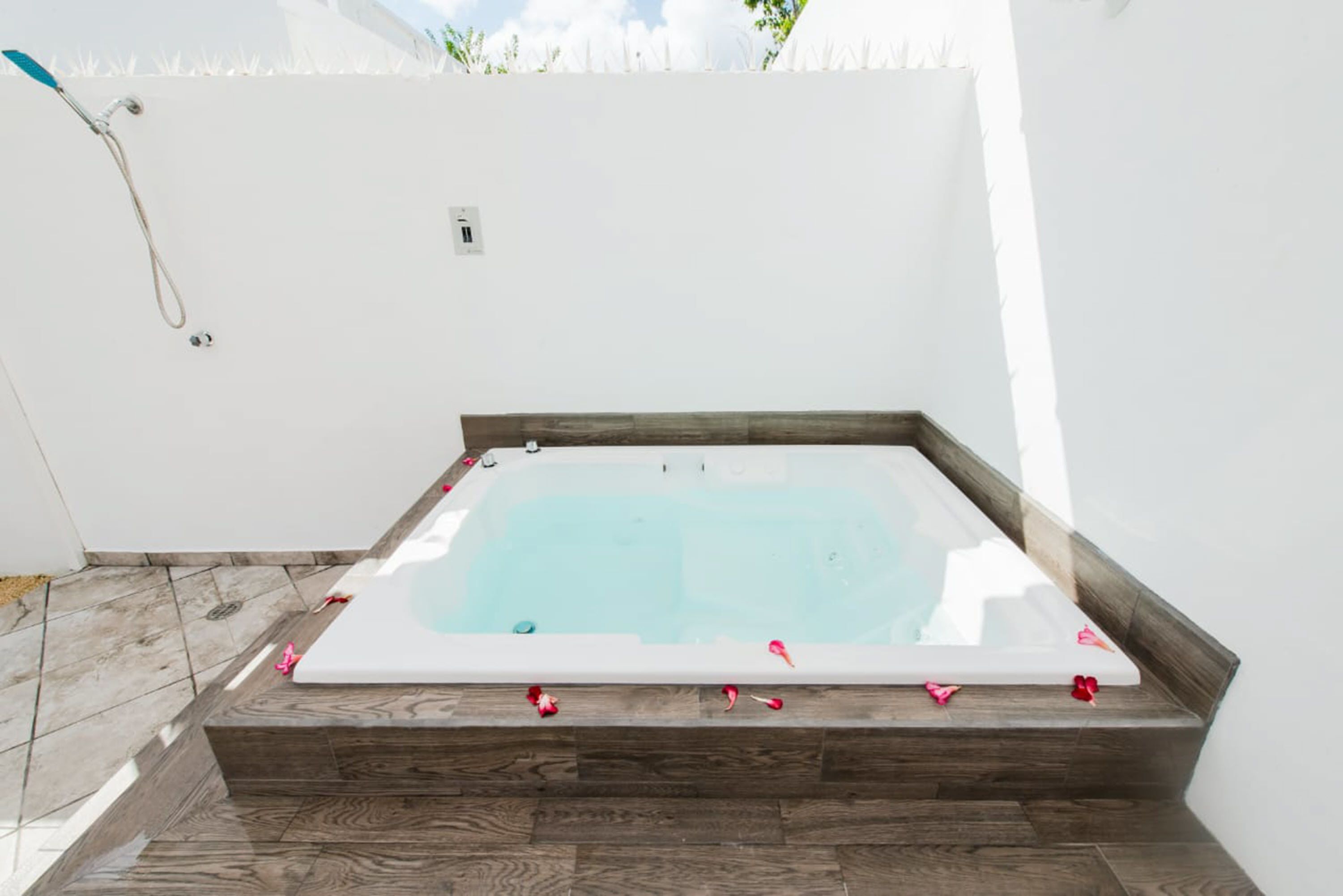 Family House, 2 Bedrooms, Non Smoking, Hot Tub | Private spa tub