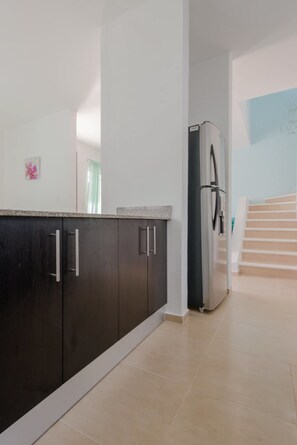 Casa familiar, 2 habitaciones, para no fumadores, hidromasaje | Cocina privada | Refrigerador con congelador, microondas y parrilla de estufa 