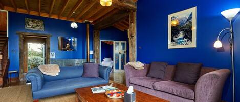 Panoramic House, 3 Bedrooms, Mountain View, Sea Facing | Living room