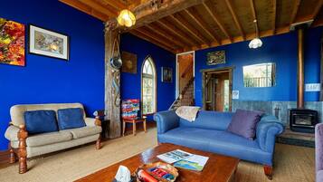 Panoramic House, 3 Bedrooms, Mountain View, Sea Facing | Living room