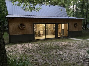 Exterior - Merging Waters - Native Stone, couples cabin in the Ouachita Mtns. (Smithville)