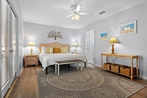 3 bedrooms, desk, iron/ironing board, free WiFi - Fun Beach House! Private Pool and Tiki Bar! Walk to Beach! (Destin)