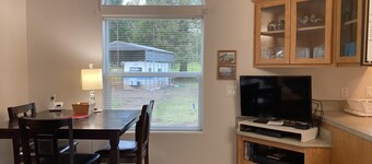 Blue Spruce Meadow: Confortable, privé, confortable et à seulement 11 km de 2 plages