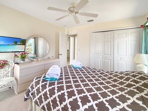 3 bedrooms, iron/ironing board, WiFi, bed sheets - The Mumbles, full refund*, heated pool, sleeps 6 (Rotonda West)