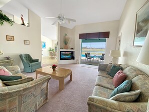 TV, books, stereo - The Mumbles, full refund*, heated pool, sleeps 6 (Rotonda West)